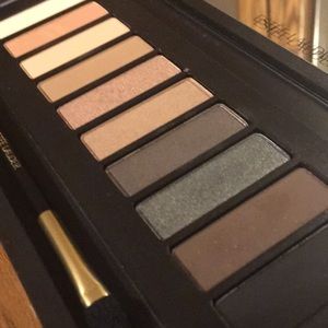 Estée Lauder eyeshadow palette